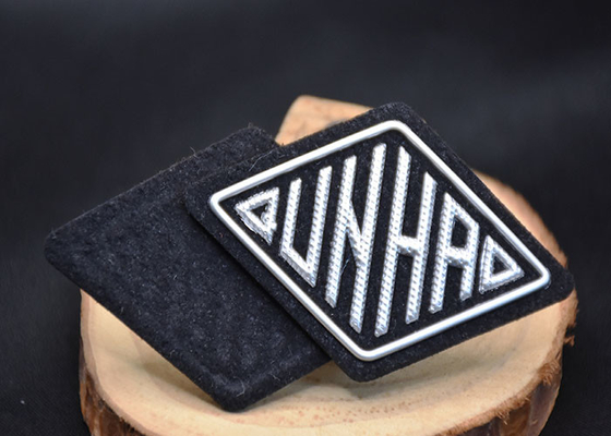 kundenspezifische prägeartige Aufkleber Logos 3D TPU Markenname-Gewebe-Ausweise für Kleidung