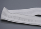 Kleidung fertigte 35mm weißer Jacquardwebstuhl-elastisches Band mit glänzendem silbernem Logo besonders an