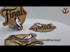 Individuelle Silikonlogos auf gewebten Stoffetiketten für Bekleidung drucken