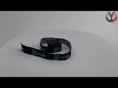 Individuell geprägtes Gurtband für Kleidungsstücke