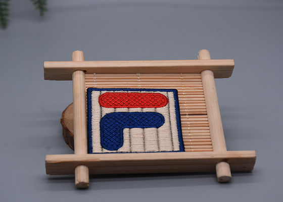 3D sagte kundenspezifischen auswechselbaren Garn-Stickerei-Flecken für Kleider